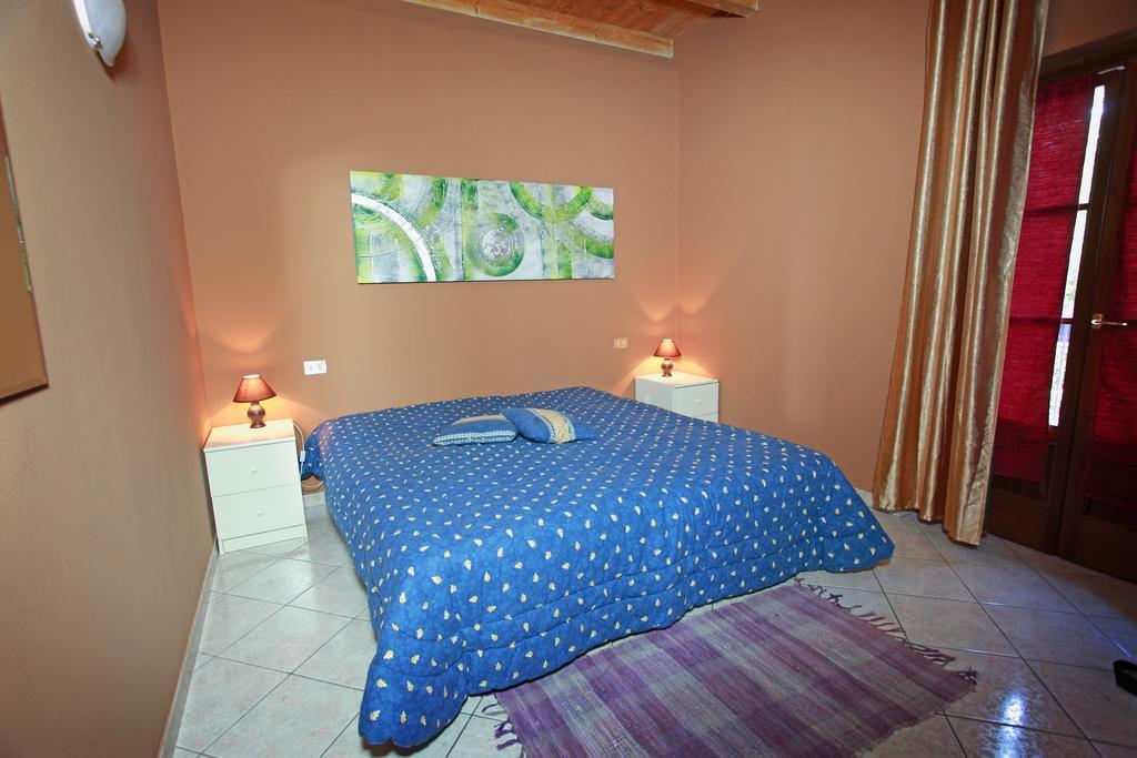 הוילה מונזמבנו Agriturismo Licensi Del Bresa חדר תמונה